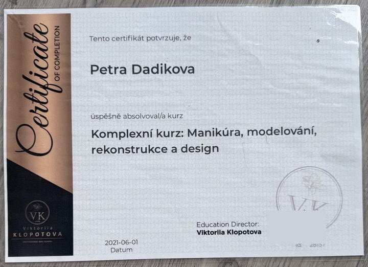 Certifikát za komplexní kurz manikúry a modelování